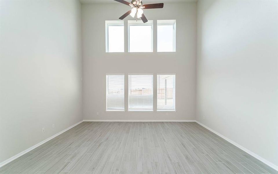 Spacious, unfurnished interior of a new home in River Ranch Meadows, Dayton (Image 5).