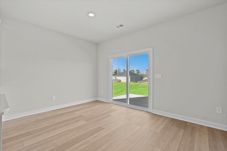 Spacious, unfurnished interior of a new home in Holland Park, Spartanburg (Image 14).