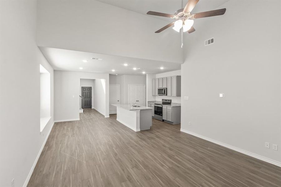 Spacious, unfurnished interior of a new home in Retreat at Fossil Creek, Fort Worth (Image 9). Spacious, unfurnished interior of a new home in Retreat at Fossil Creek, Fort Worth (Image 9).