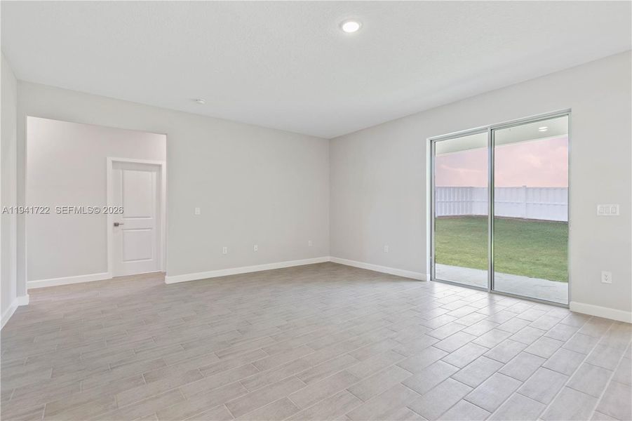 Spacious, unfurnished interior of a new home in , Palm Bay (Image 20).