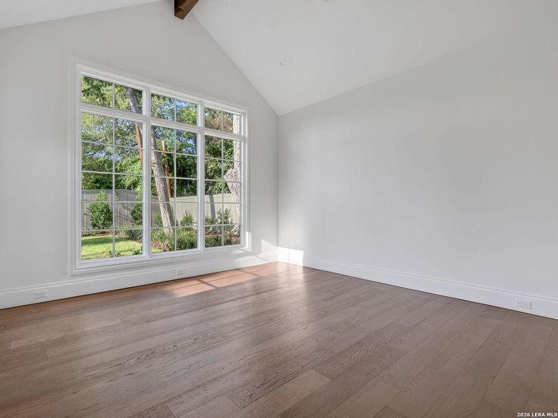 Spacious, unfurnished interior of a new home in , San Antonio (Image 14).