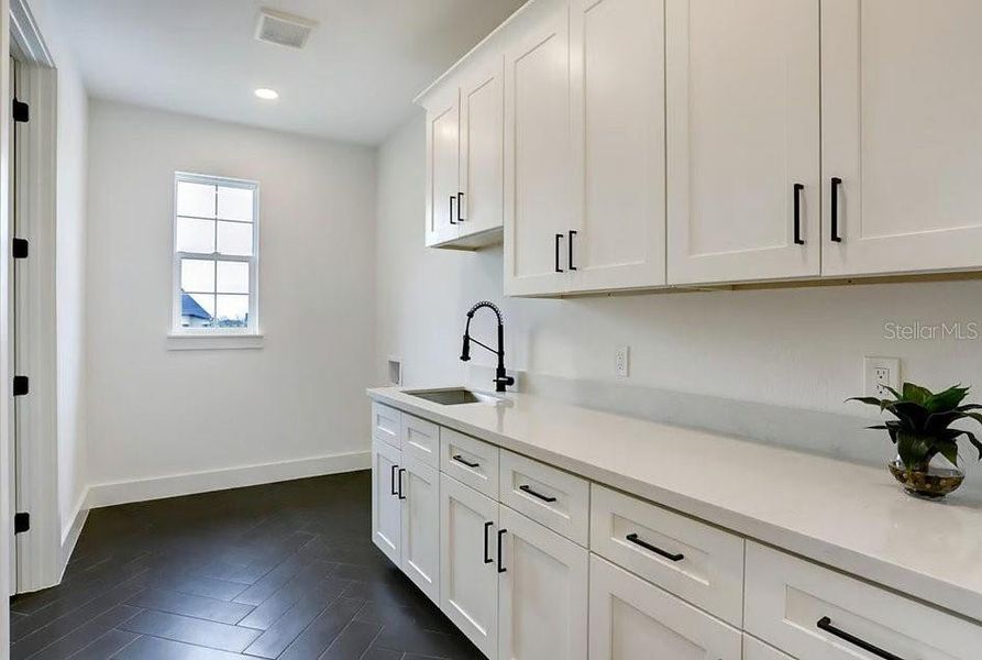 Furnished interior view inside a new home in , Orlando (Image 8).