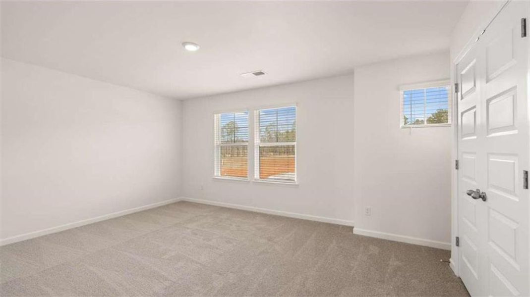 Spacious, unfurnished interior of a new home in Water Oak Estates, Lawrenceville (Image 16).