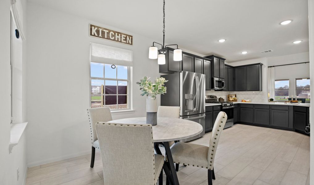 Lovely dining area and kitchen