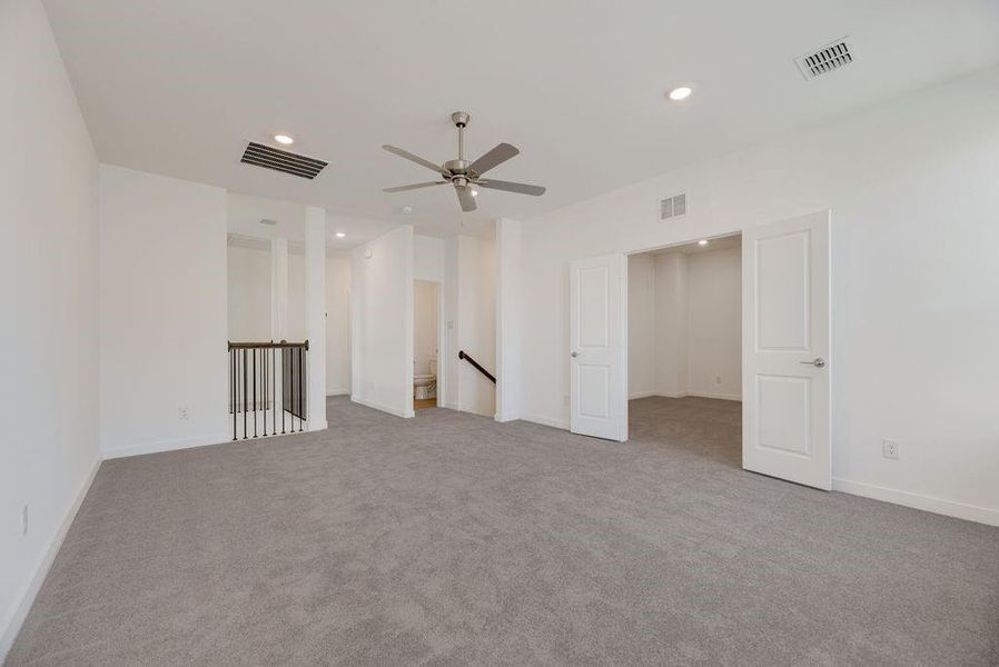 Unfurnished room with carpet, recessed lighting, and a ceiling fan