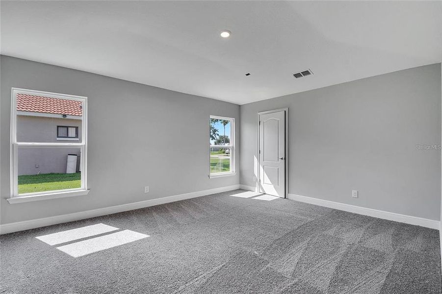 Spacious, unfurnished interior of a new home in , Kissimmee (Image 11).