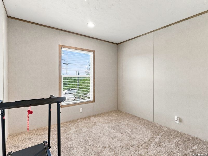 Spacious, unfurnished interior of a new home in , Canyon Lake (Image 12).