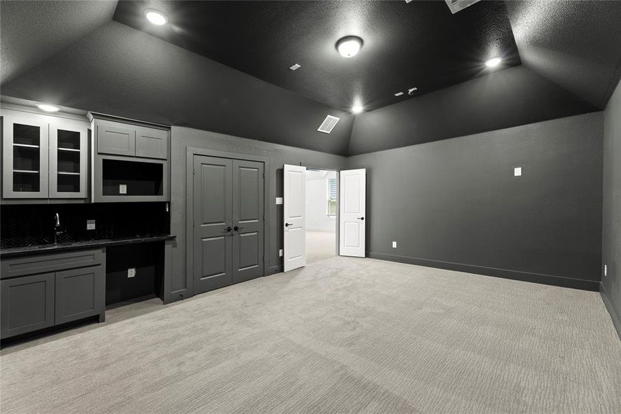 Spacious, unfurnished interior of a new home in Collinsbrook Farm, Frisco (Image 19).