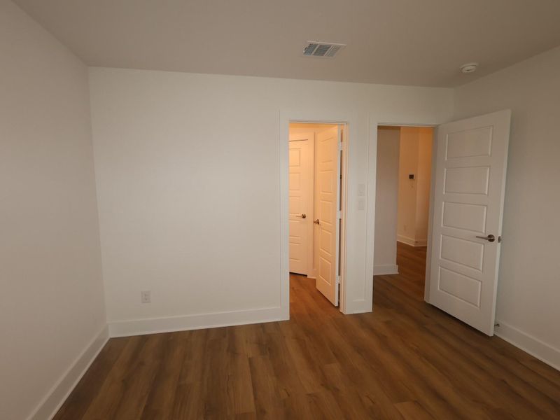 Spacious, unfurnished interior of a new home in Lago Mar, Santa Fe (Image 15).