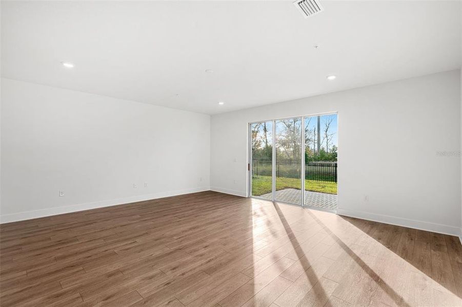 Spacious, unfurnished interior of a new home in Magnolia Reserve, Ocoee (Image 11). Spacious, unfurnished interior of a new home in Magnolia Reserve, Ocoee (Image 11).