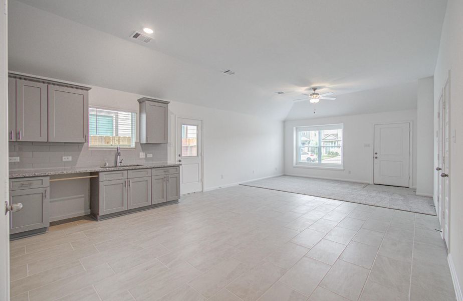 Spacious, unfurnished interior of a new home in Aldine Pines, Houston (Image 14).