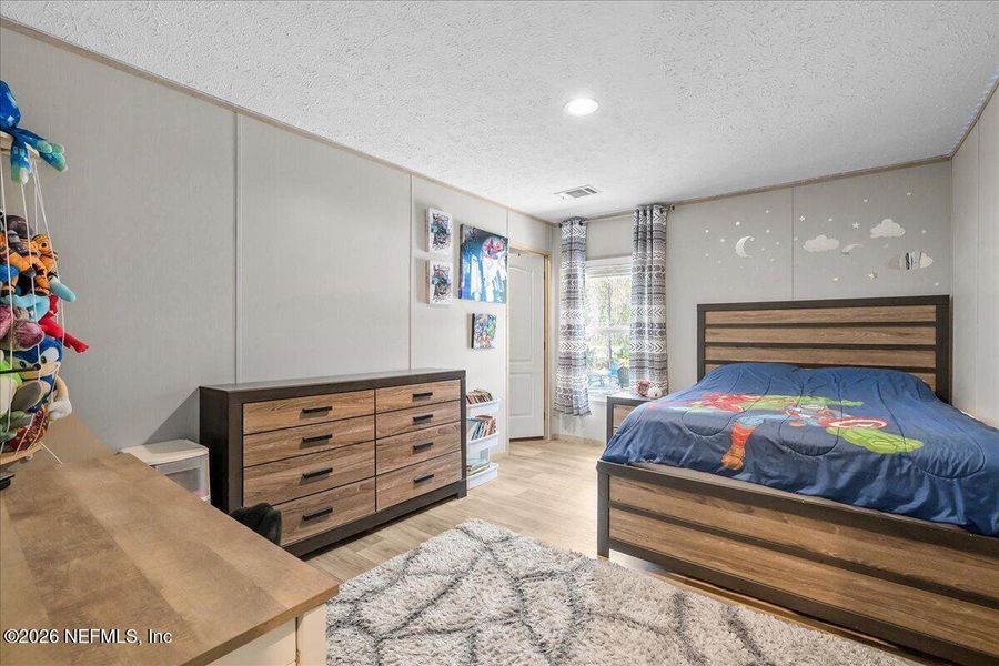 Furnished interior view inside a new home in , Palatka (Image 10).