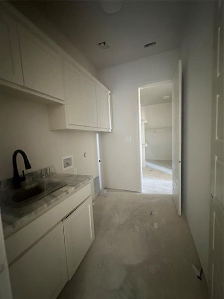 Primary closet conveniently connects to the utility room Primary closet conveniently connects to the utility room