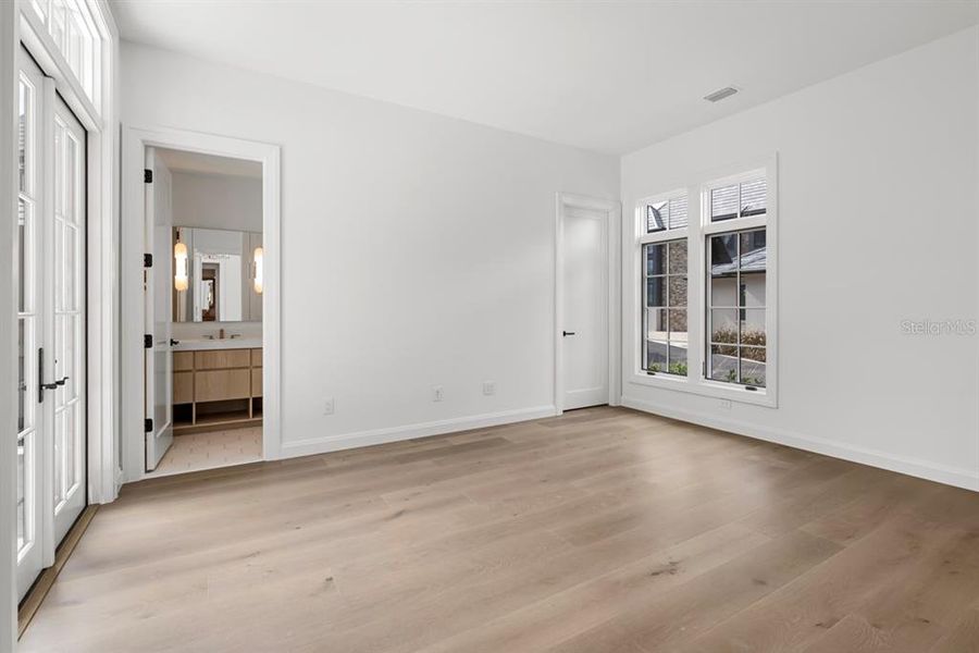 Spacious, unfurnished interior of a new home in , Orlando (Image 49).