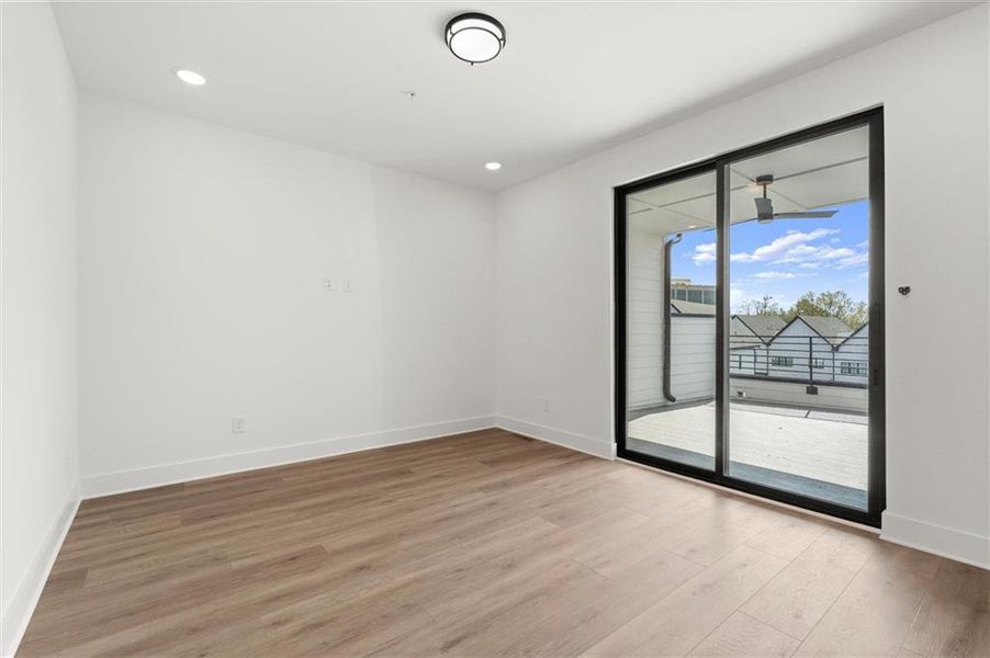 Spacious, unfurnished interior of a new home in , Alpharetta (Image 41).