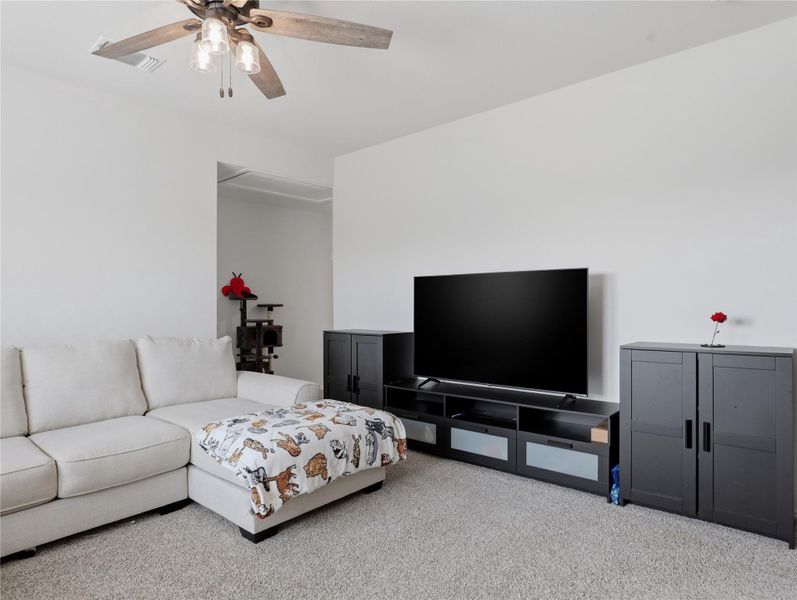 Plush wall-to-wall carpeting and clean white walls maximize the layout of this comfortable living space. Plush wall-to-wall carpeting and clean white walls maximize the layout of this comfortable living space.