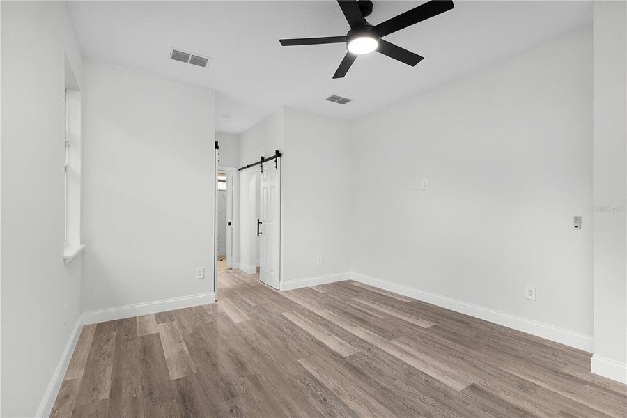 Spacious, unfurnished interior of a new home in , North Port (Image 30).