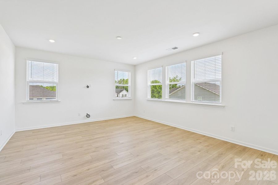 Spacious, unfurnished interior of a new home in Bella Vista Heritage, Denver (Image 18).
