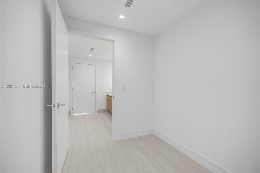 Spacious, unfurnished interior of a new home in , Miami (Image 37).