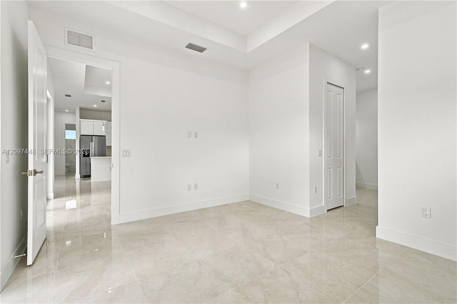 Spacious, unfurnished interior of a new home in , Lehigh Acres (Image 23).