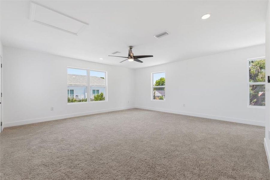 Spacious, unfurnished interior of a new home in , St. Petersburg (Image 29).