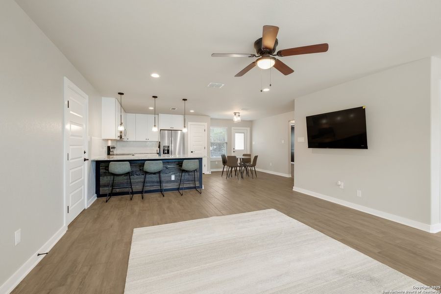 Spacious, unfurnished interior of a new home in , Lakehills (Image 20).