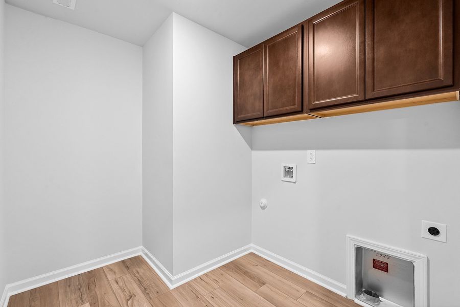 Spacious, unfurnished interior of a new home in Hanes Lake, Winston-Salem (Image 31).