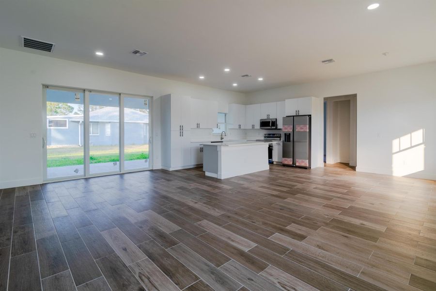 Spacious, unfurnished interior of a new home in , Port Charlotte (Image 19). Spacious, unfurnished interior of a new home in , Port Charlotte (Image 19).