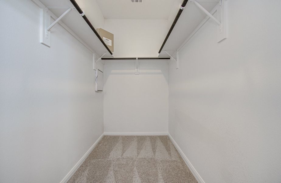 Spacious, unfurnished interior of a new home in Aldine Pines, Houston (Image 33).
