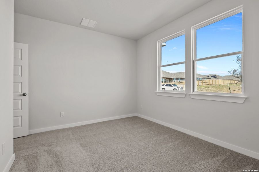 Spacious, unfurnished interior of a new home in Cinco Lakes, San Antonio (Image 15).