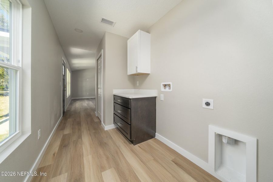 Furnished interior view inside a new home in , Palatka (Image 10).