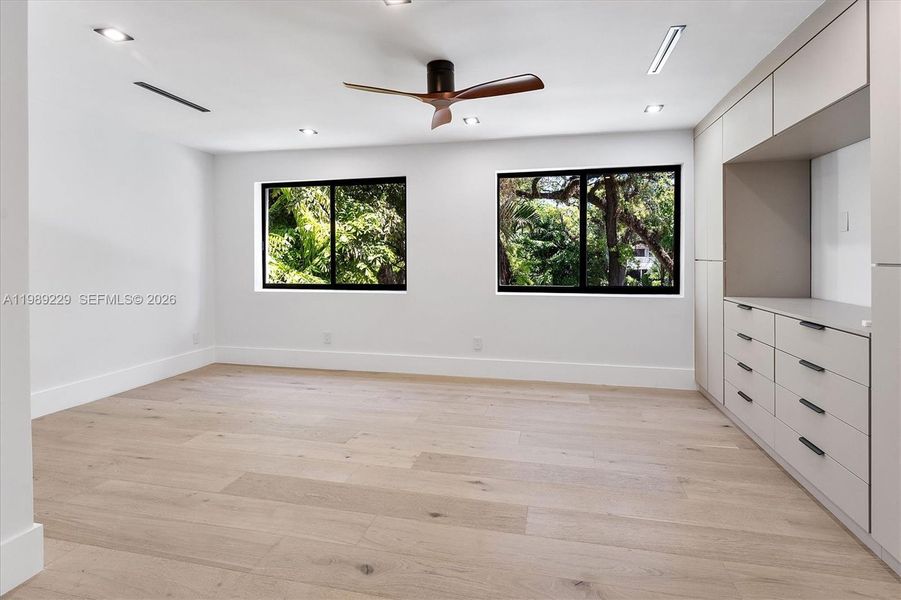 Spacious, unfurnished interior of a new home in , Hollywood (Image 51).