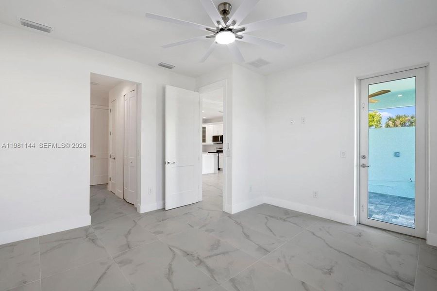 Spacious, unfurnished interior of a new home in , Cape Coral (Image 43).