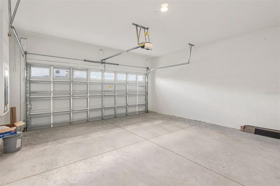 Spacious, unfurnished interior of a new home in Lagoon Residences at Epperson, Wesley Chapel (Image 37).