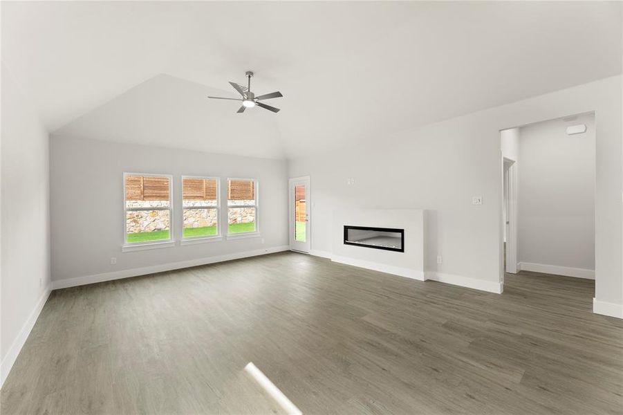 14. 1817 Jasmin June - Family (2)