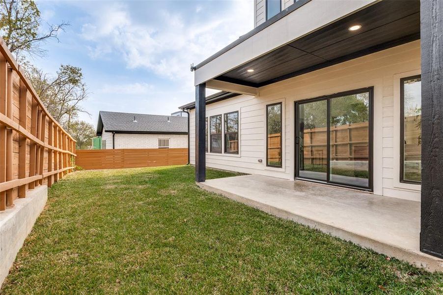 Exterior details and patio area of a home in , Dallas (Image 25).