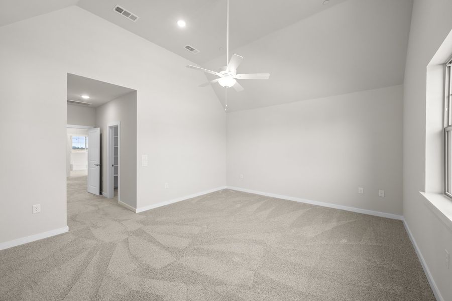 Spacious, unfurnished interior of a new home in Wildridge, Oak Point (Image 21).