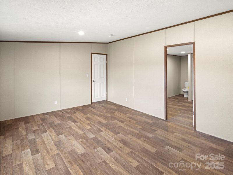 Spacious, unfurnished interior of a new home in , Old Fort (Image 16).