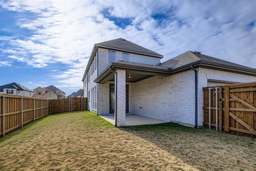 Exterior details and patio area of a home in Mosaic 40s, Prosper (Image 21).