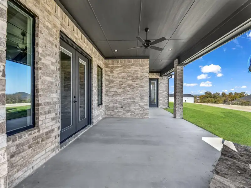 Exterior details and patio area of a home in , Weatherford (Image 4).