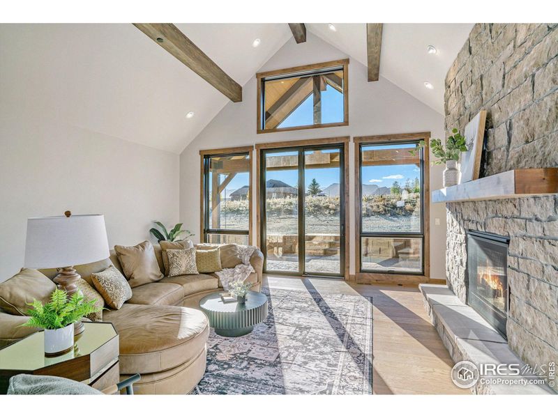 Vaulted ceilings and ample windows Vaulted ceilings and ample windows