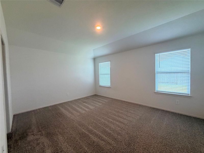 Spacious, unfurnished interior of a new home in Tamarron, Fulshear (Image 8).