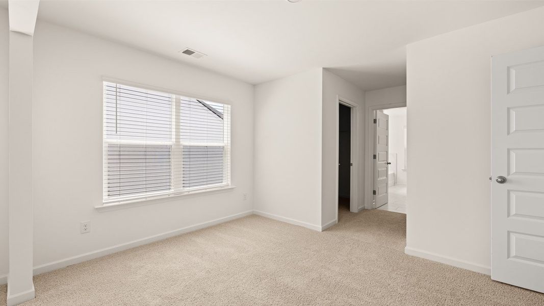 Spacious, unfurnished interior of a new home in Bridle Creek, Locust Grove (Image 28).
