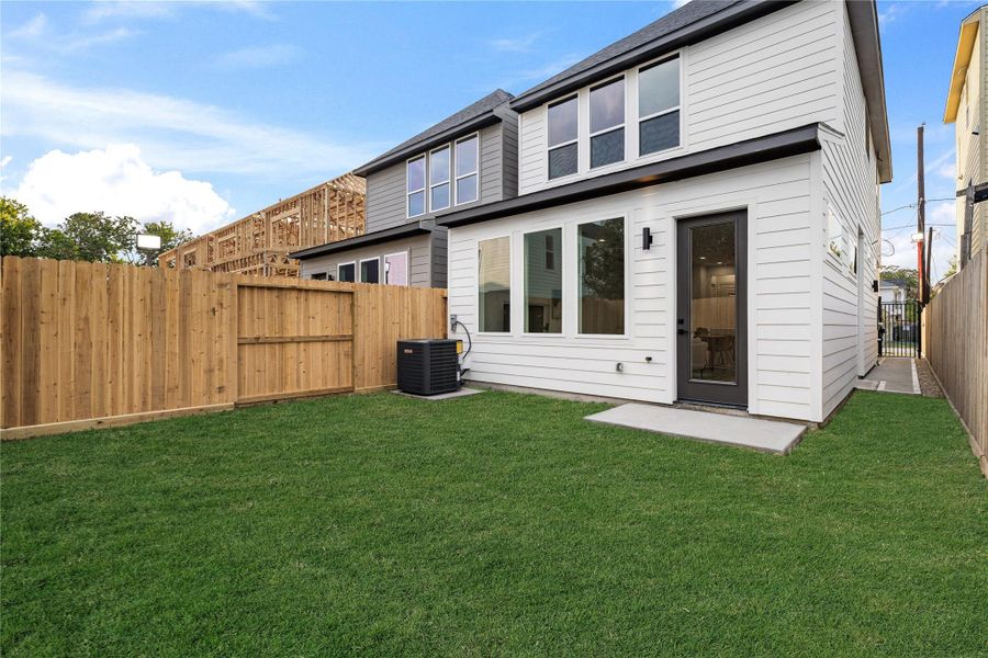 A fenced private yard extendsthe home’s lifestyle outdoors —perfect for weekend grilling orquiet coffee mornings.