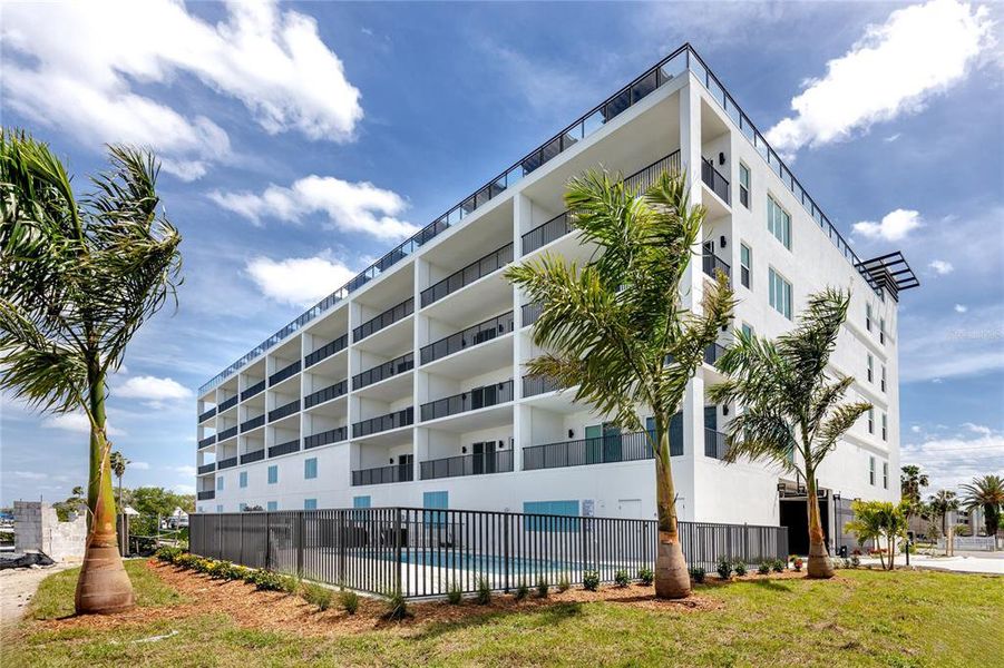 Condo located in Madeira Beach, FL showcasing its design and architecture (Image 30).