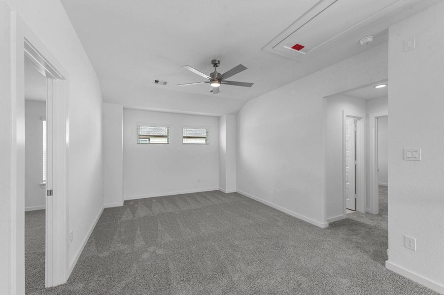 Spacious, unfurnished interior of a new home in Briarwood Crossing, Rosenberg (Image 21).