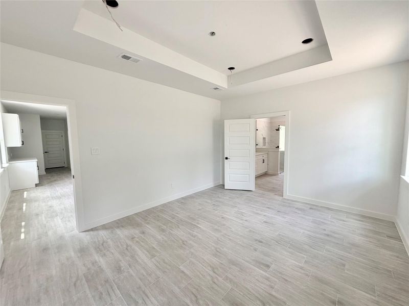 Spacious, unfurnished interior of a new home in , Cleveland (Image 13).