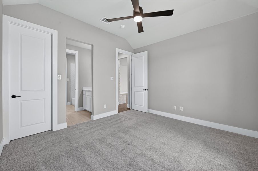 Spacious, unfurnished interior of a new home in Paloma Ranches, Justin (Image 29).