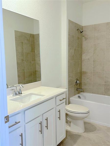 Furnished interior view inside a new home in Palm Lake at Coco Bay, Englewood (Image 10).