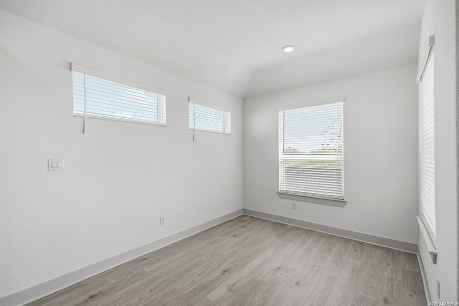 Spacious, unfurnished interior of a new home in Stillwater Ranch, San Antonio (Image 34).